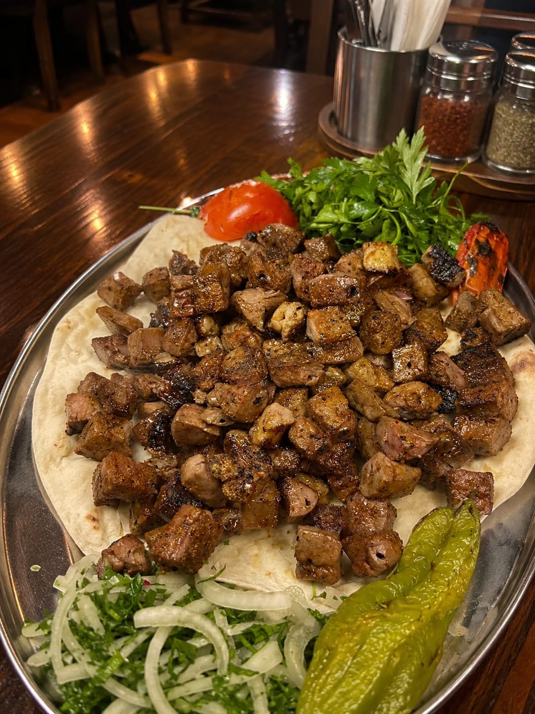 Fire-grilled meat with vegetables